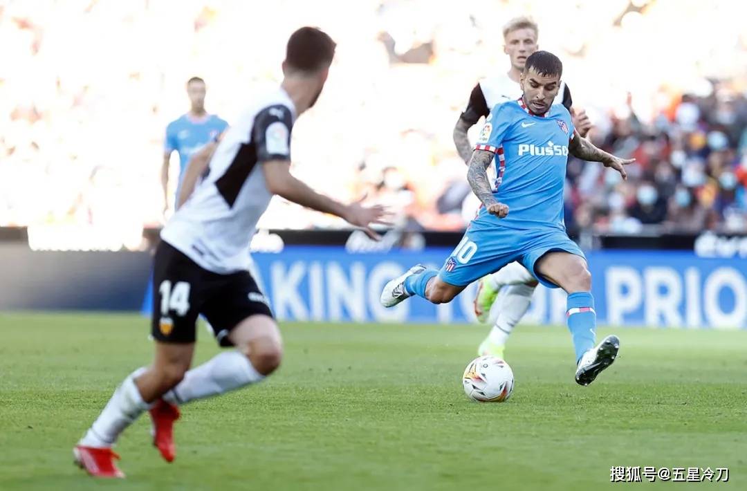 包含弗尔道队击溃对手，锁定冠军的词条