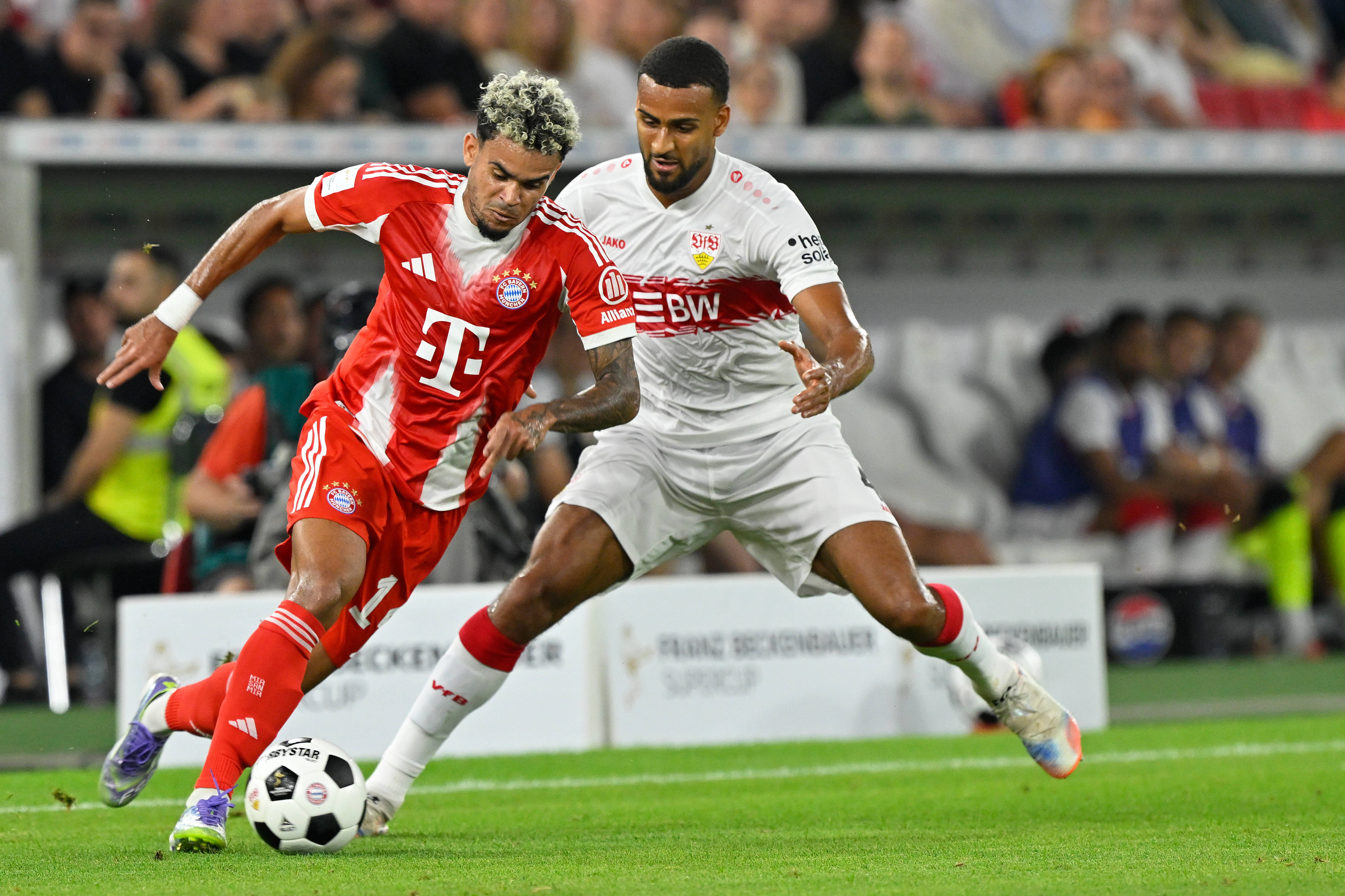 包含斯图加特球员集体请假，球队备战受影响的词条