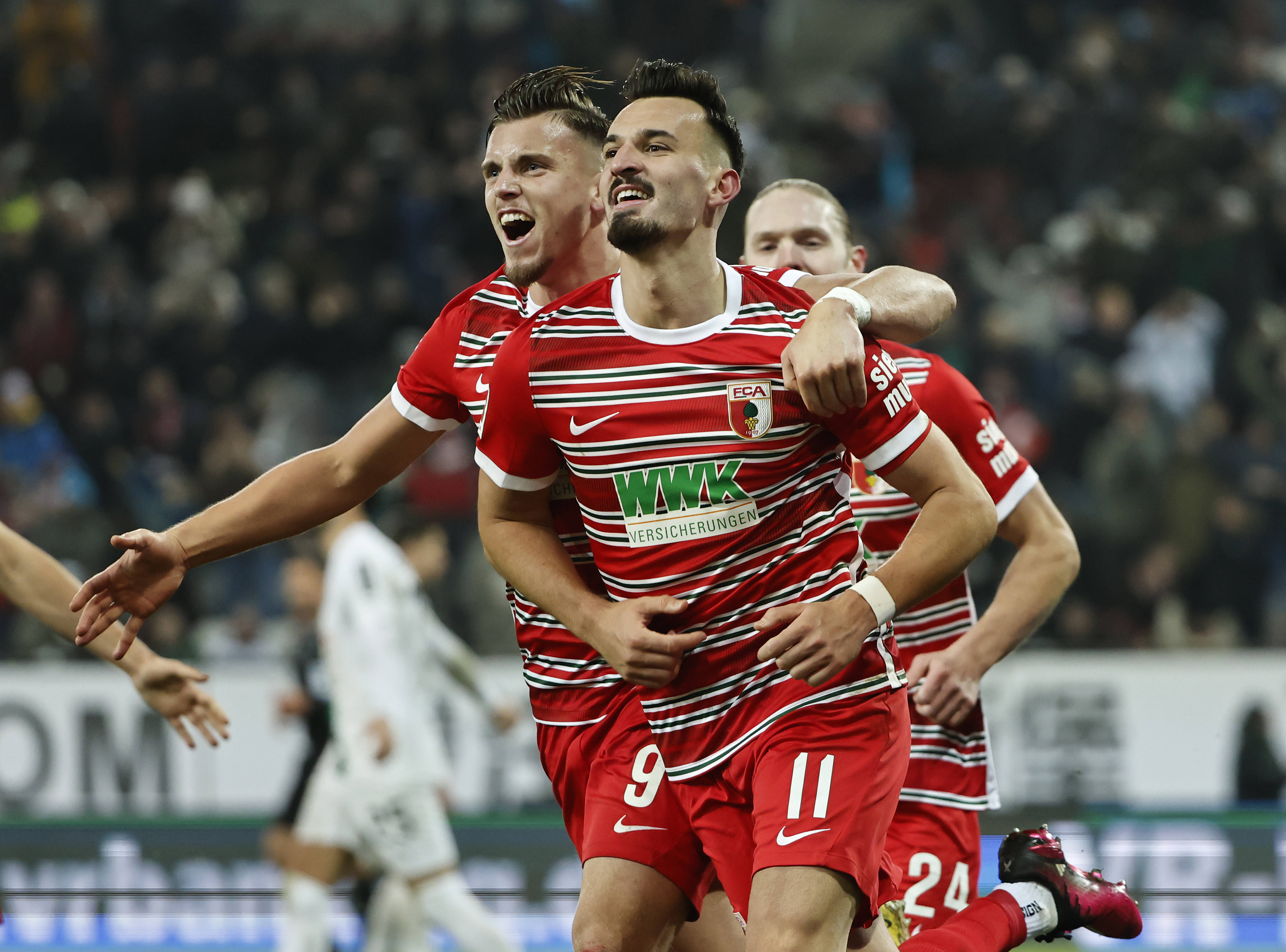 包含斯图加特球员集体请假，球队备战受影响的词条