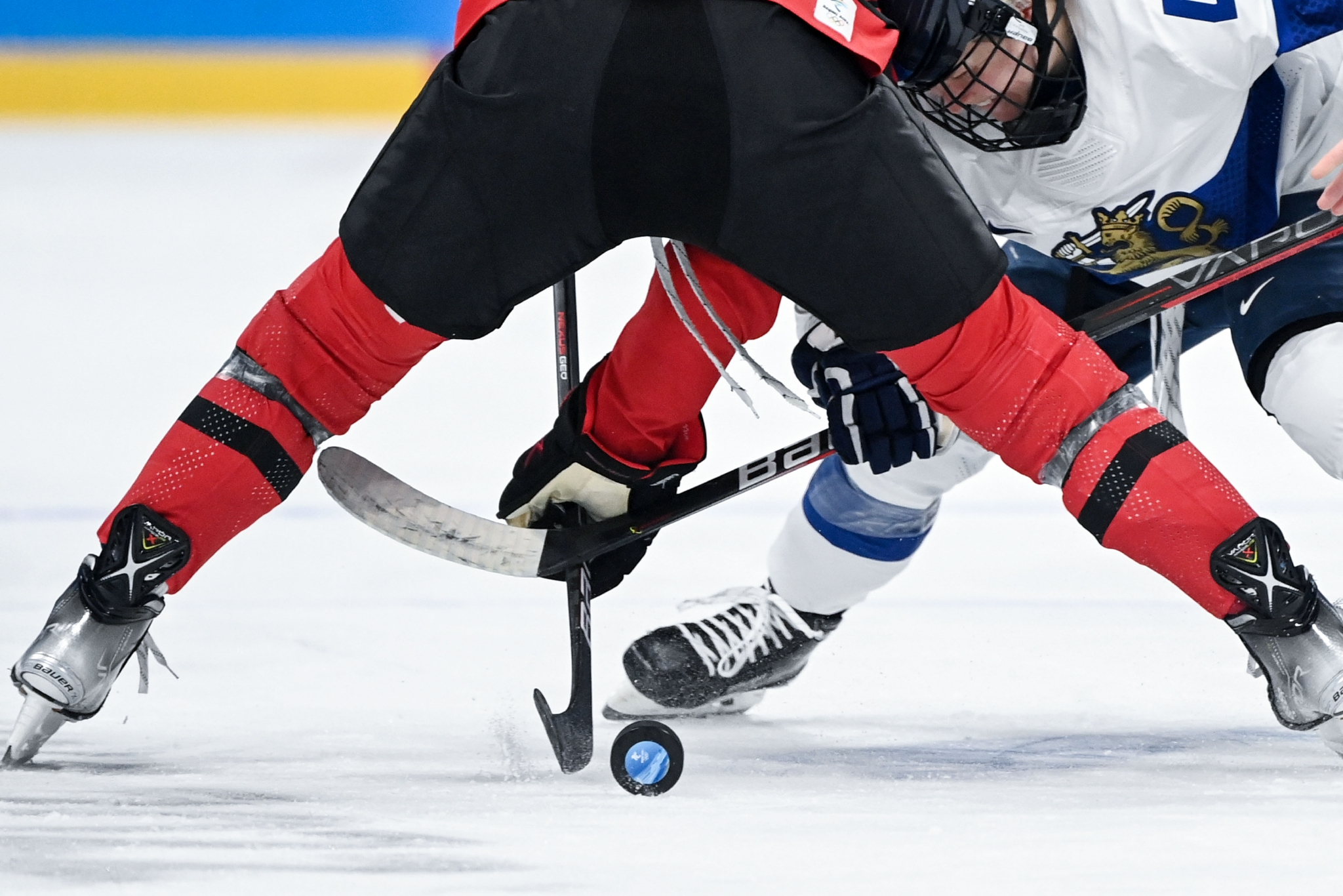 关于加拿大冰球队实力强劲，一路领先获得胜利的信息