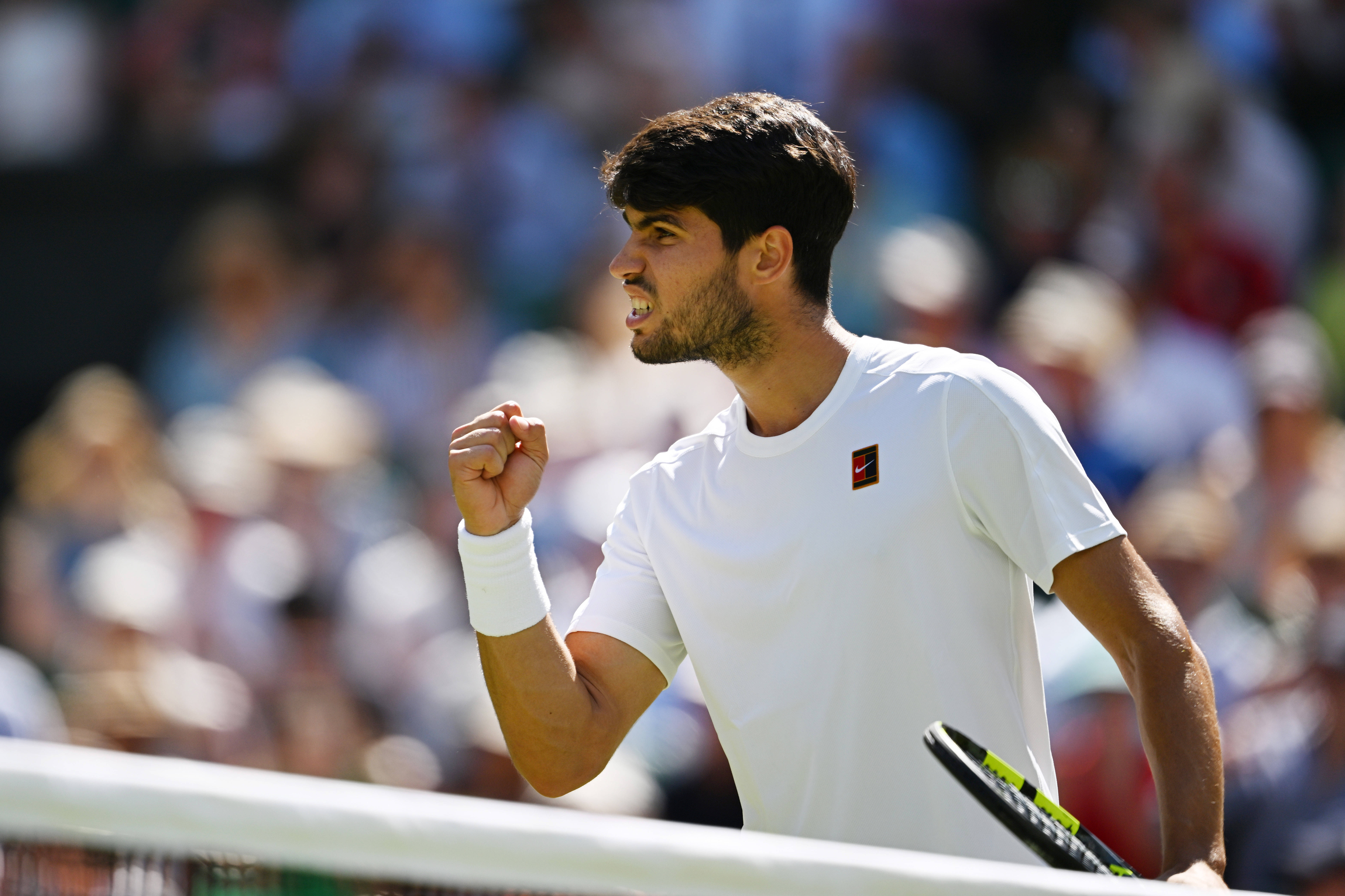 关于温网鏖战年终总决赛，辛纳点燃赛场的信息