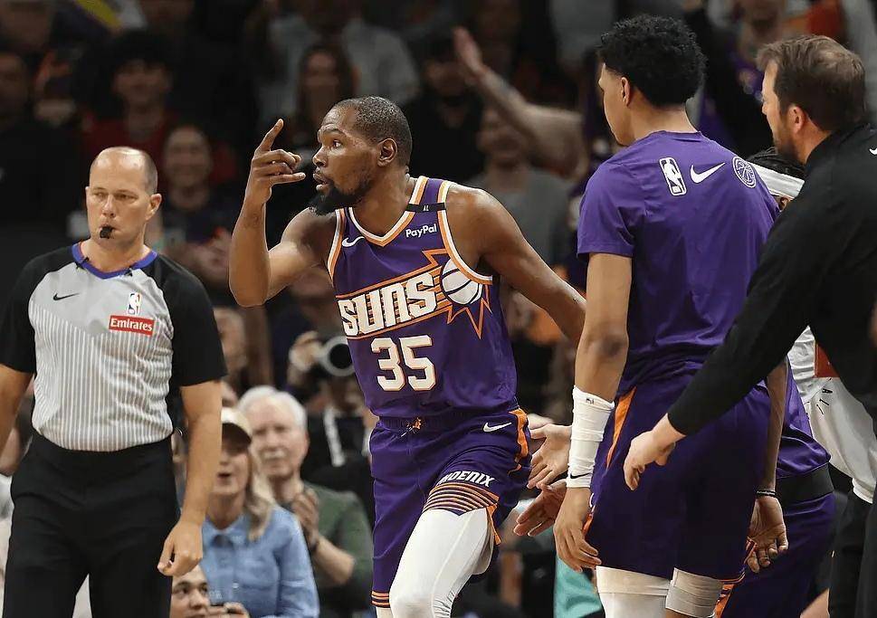 包含夺冠热门出现失误,现场气氛一度紧张的词条 包含夺冠热门出现失误,现场气氛一度紧张的词条