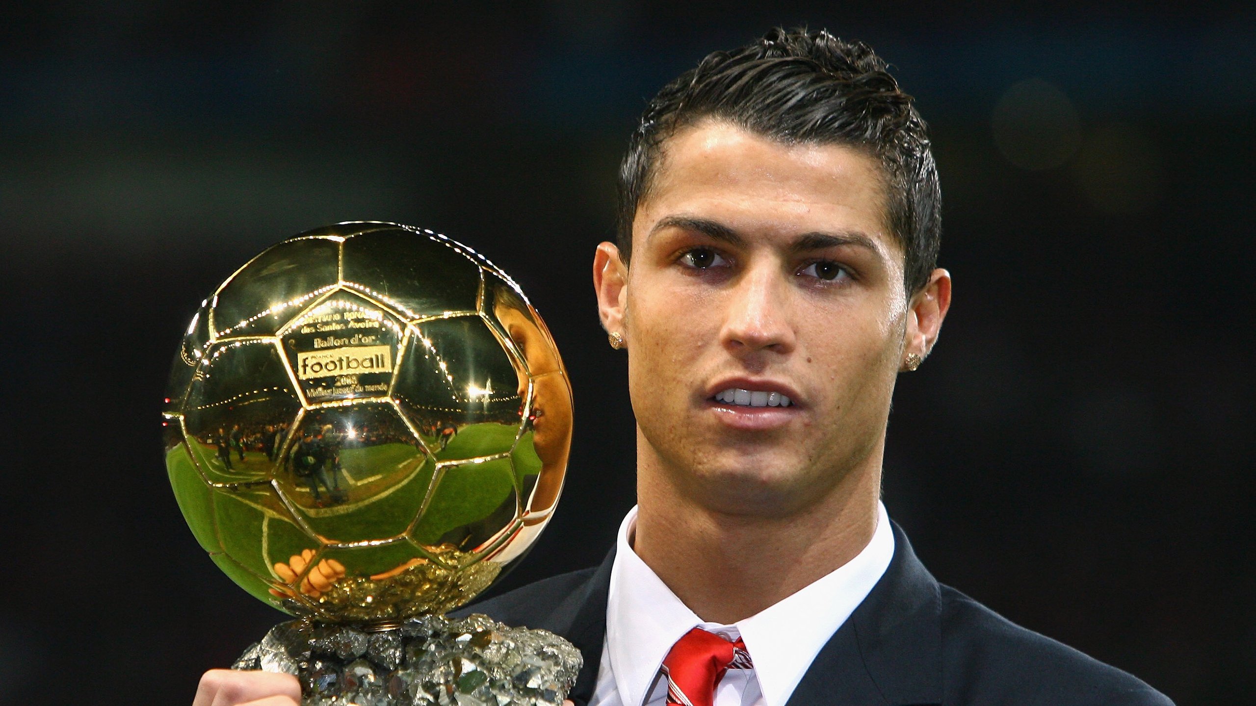 卢卡库压制级发挥,秘鲁完胜芬兰,一场战术与意志的完美胜利